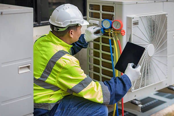 Professional Hvac technician working in Wolcott, IN